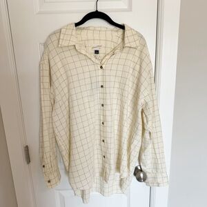 Universal Thread Women’s Plaid Button-Up